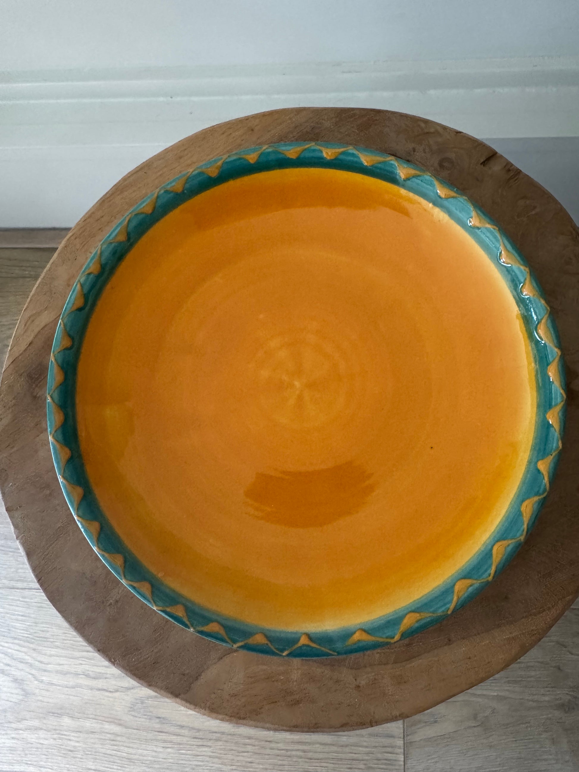 Spaanse handgemaakte pastel gekleurde borden