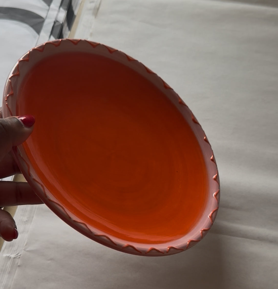 Spaanse handgemaakte pastel gekleurde borden