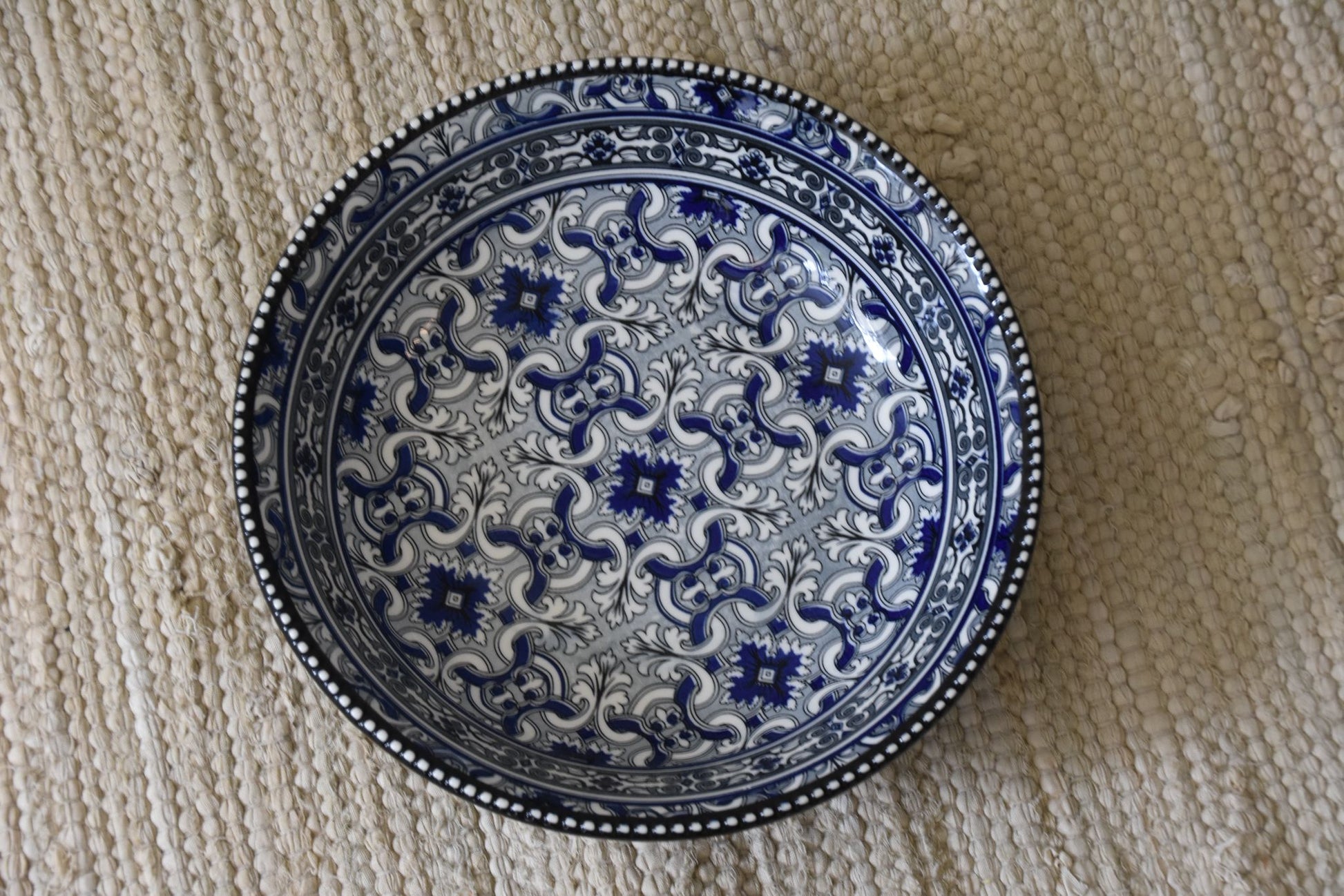 Hand beschilderde keramieken kommen