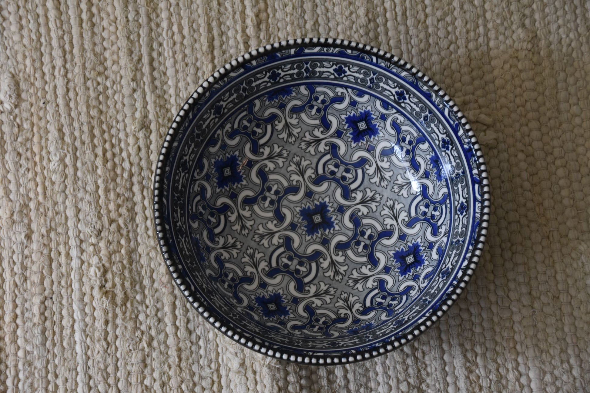 Hand beschilderde keramieken kommen