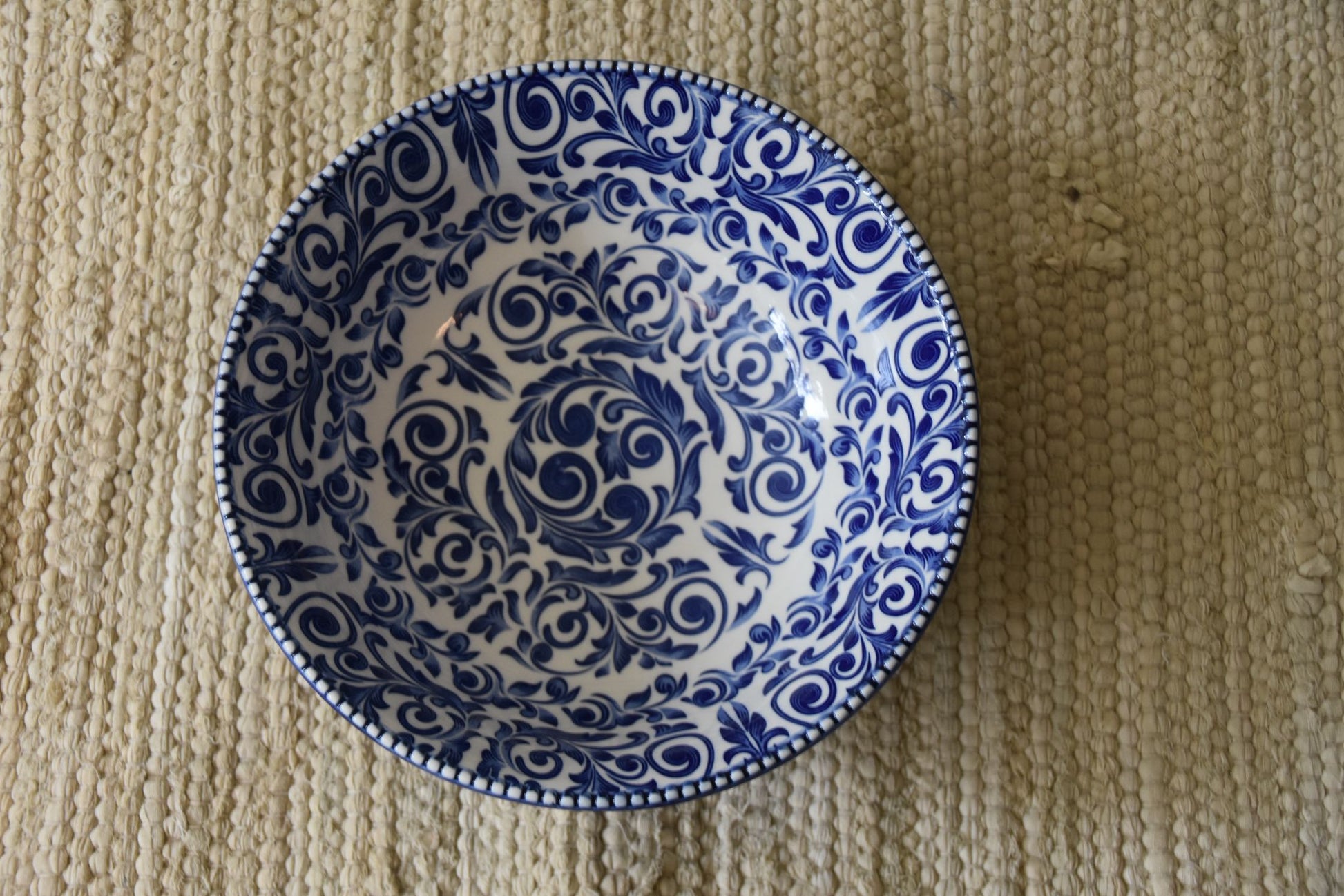 Hand beschilderde keramieken kommen