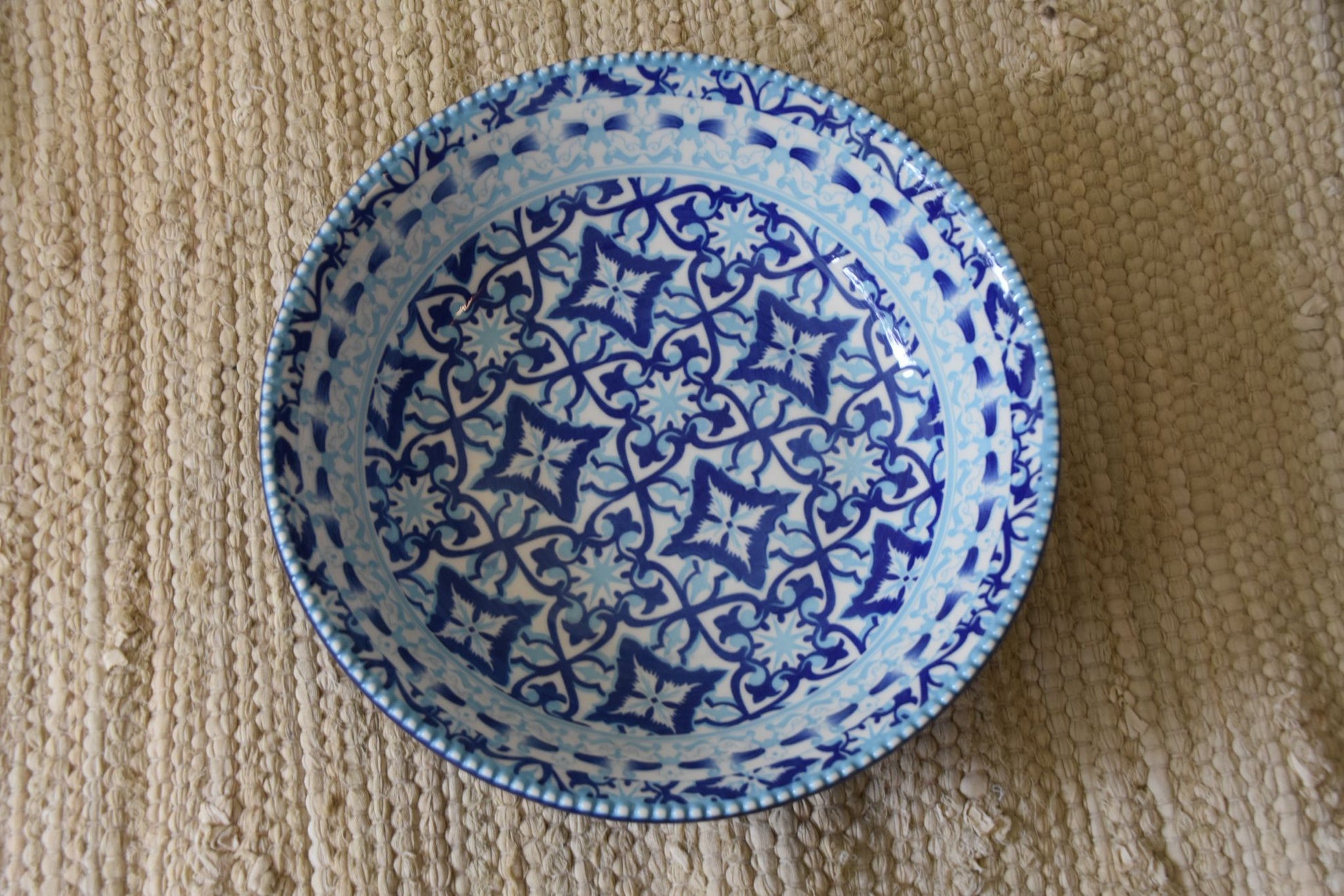 Hand beschilderde keramieken kommen