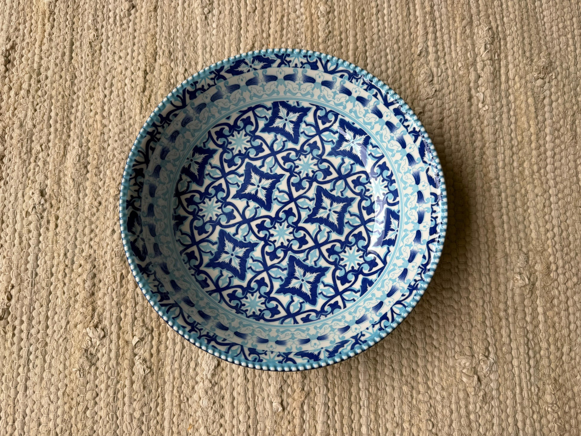 Hand beschilderde keramieken kommen